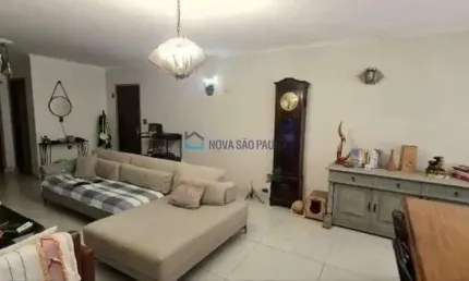 Sobrado à venda no bairro Vila Guarani de 4 dormitórios, 6 banheiros e 4 vagas