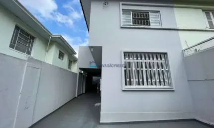 Sobrado com 03 dormitórios na região da Vila Mascote