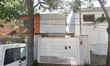 Sobrado com 160m² na Vila Cordeiro, 02 dormitórios sendo 01 suite e Edícula.