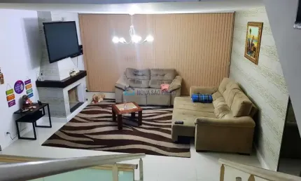 Casa à venda em Americanópolis com 3 quartos sendo 1 suíte, 3 vagas de garagem.