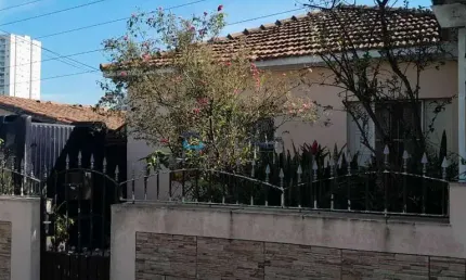 Casa térrea antiga /Terreno com 2 casas na Vila da Saúde