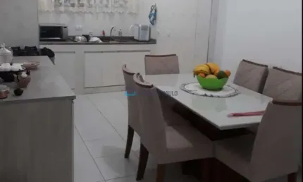 Sobrado 3 dormitórios, sendo 1 suíte, varanda com churrasqueira e 2 vagas de garagem