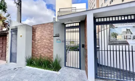 Triplex 101m²- condomínio fechado - 3 suítes, 2 vagas, ponto elétrico para carro, depóstio, varanda.