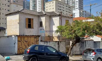 Terreno com construções não consideradas (venda da área) no Alto do Ipiranga!