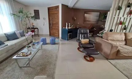 Casa térrea à venda no planalto paulista com 3 suítes, 3 vagas, espaço gourmet.