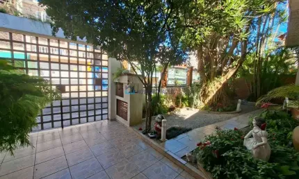 Casa térrea à venda em Mirandópolis com 2 dormitórios e 5 vagas de garagem.