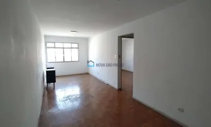 Apartamento à venda na aclimação com 49m² e 1 dormitório.