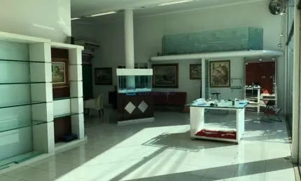 Imóvel comercial de esquina, showroom com 5 salas em 190m²