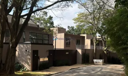 Residência de 510m² em condomínio fechado no villaggio cidade jardim