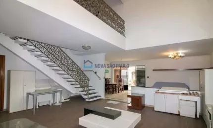 EXCELENTE CASA ASSOBRADADA DISPONIVEL PARA VENDA EM MOEMA.