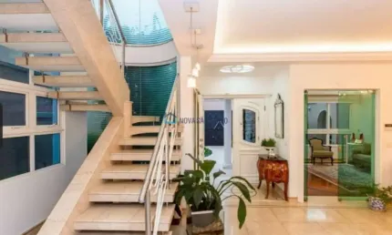 Mansão Suspensa Jardim da Saúde  com 4 dormitórios, 2 suítes e quintal