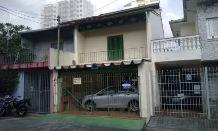 Sobrado no Metrô Saúde, com 2 dormitórios, 1 vaga e edícula.