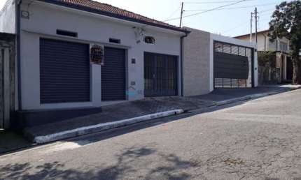 Casa térrea com salão comercial totalmente independente