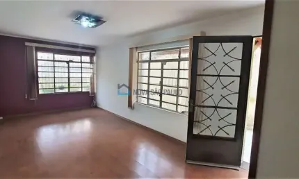 Sobrado com 3 dormitórios e 2 vagas, próximo ao Metrô Saúde.