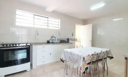 Excelente terreno com duas casas independentes com quintal perto do metrô Saúde!