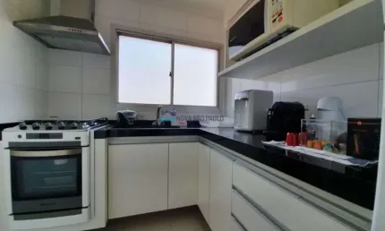 Oportunidade única! Imóvel totalmente reformado, repleto de armários, vaga livre e condomínio justo!