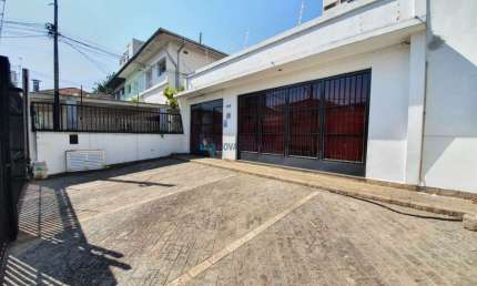 Ampla casa no miolinho de Mirandópolis, edícula nos fundos e entrada lateral! Oportunidade!