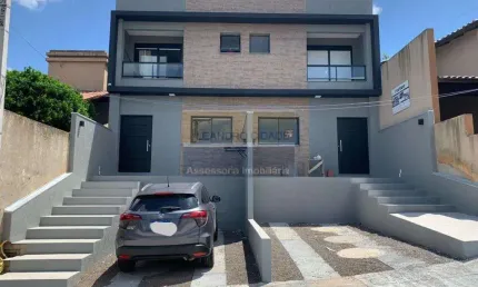 Casa 2 dormitórios à venda no Bairro Alto Petrópolis com 100 m² de área privativa - 2 vagas de garagem