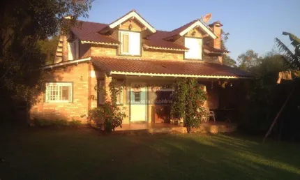 Casa de condomínio 3 dormitórios à venda no Bairro Cantegril com 160 m² de área privativa - 2 vagas de garagem