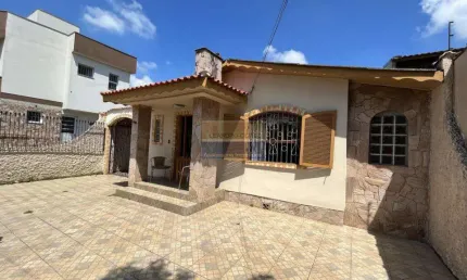 Casa 3 dormitórios à venda no Bairro Rubem Berta com 190 m² de área privativa - 2 vagas de garagem