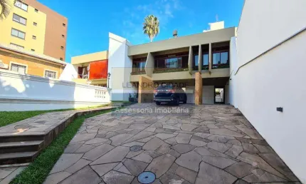 Casa 5 dormitórios à venda no Bairro Menino Deus com 455 m² de área privativa - 6 vagas de garagem