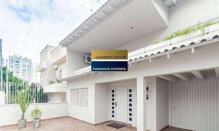Casa 3 dormitórios à venda no Bairro Passo da Areia com 312 m² de área privativa - 6 vagas de garagem