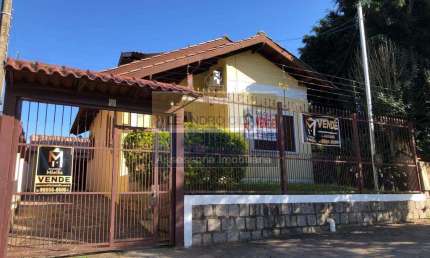 Casa 3 dormitórios à venda no Bairro Centro com 190 m² de área privativa - 3 vagas de garagem
