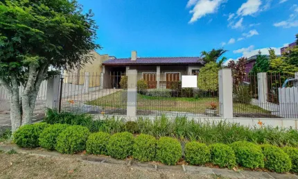 Casa de condomínio 4 dormitórios à venda no Bairro Cantegril com 230 m² de área privativa - 2 vagas de garagem