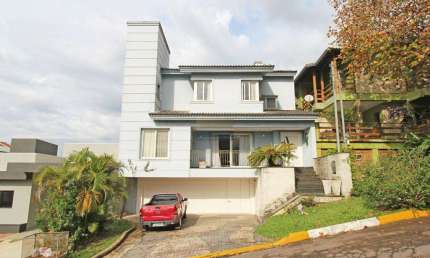 Casa de condomínio 4 dormitórios à venda no Bairro Cantegril com 380 m² de área privativa - 2 vagas de garagem