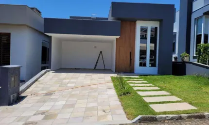 Casa de condomínio 3 dormitórios à venda no Bairro Condomínio Buena Vista com 226 m² de área privativa - 2 vagas de garagem