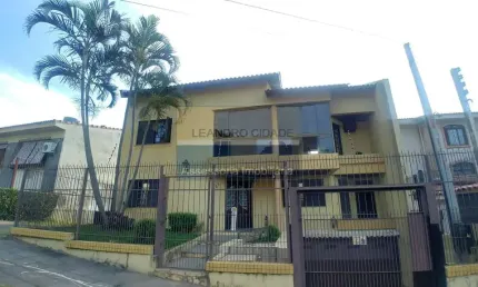 Casa 3 dormitórios à venda no Bairro Teresópolis com 283 m² de área privativa - 3 vagas de garagem