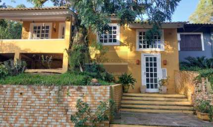 Casa de condomínio 3 dormitórios à venda no Bairro Cantegril com 245 m² de área privativa - 4 vagas de garagem