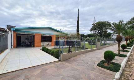 Casa 3 dormitórios à venda no Bairro Santo Onofre com 162 m² de área privativa - 4 vagas de garagem