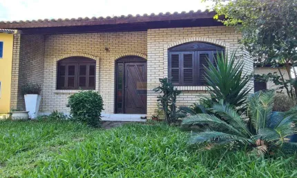 Casa de condomínio 3 dormitórios à venda no Bairro Cantegril com 212 m² de área privativa - 2 vagas de garagem