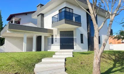 Casa de condomínio 3 dormitórios à venda no Bairro Cantegril com 420 m² de área privativa - 2 vagas de garagem