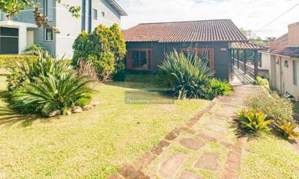 Casa de condomínio 3 dormitórios à venda no Bairro Condomínio Condado de Castella com 186 m² de área privativa - 2 vagas de garagem