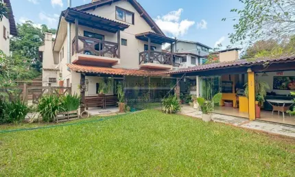 Casa de condomínio 5 dormitórios à venda no Bairro Condomínio Condado de Castella com 560 m² de área privativa - 2 vagas de garagem