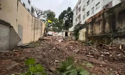 Lote/Terreno à venda no Bairro Petrópolis com 327 m² de área privativa