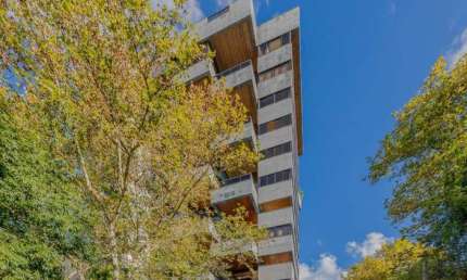 Apartamento 4 dormitórios à venda no Bairro Moinhos de Vento com 776 m² de área privativa - 5 vagas de garagem
