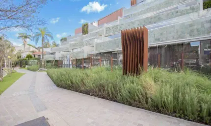 Apartamento 3 dormitórios à venda no Bairro Três Figueiras com 167 m² de área privativa - 3 vagas de garagem