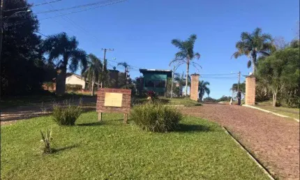 Casa de condomínio 3 dormitórios à venda no Bairro Cocão com 150 m² de área privativa - 2 vagas de garagem