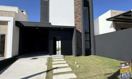 Casa de condomínio 3 dormitórios à venda no Bairro Centro com 106 m² de área privativa - 2 vagas de garagem