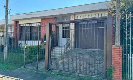 Casa 3 dormitórios à venda no Bairro Jardim Lindóia com 207 m² de área privativa - 3 vagas de garagem