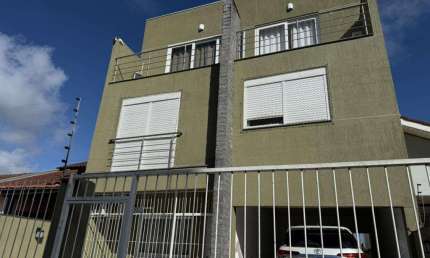 Casa 4 dormitórios à venda no Bairro Porto Verde com 289 m² de área privativa - 3 vagas de garagem