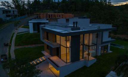 Casa de condomínio 4 dormitórios à venda no Bairro Santa Isabel com 424 m² de área privativa - 2 vagas de garagem