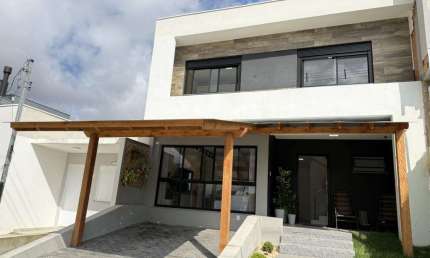 Casa de condomínio 3 dormitórios à venda no Bairro Vila Augusta com 126 m² de área privativa - 1 vaga de garagem