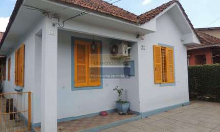 Casa 3 dormitórios à venda no Bairro Passo da Areia com 136 m² de área privativa - 2 vagas de garagem