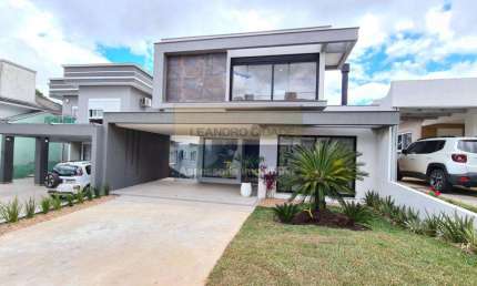 Casa de condomínio 3 dormitórios à venda no Bairro Condomínio Buena Vista com 300 m² de área privativa - 2 vagas de garagem