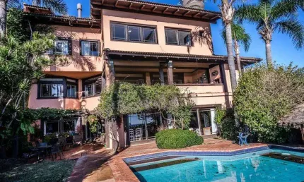Casa de condomínio 5 dormitórios à venda no Bairro Santa Tereza com 841 m² de área privativa - 4 vagas de garagem
