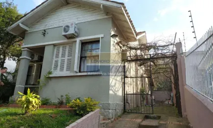 Casa 3 dormitórios à venda no Bairro Jardim Lindóia com 90 m² de área privativa - 2 vagas de garagem